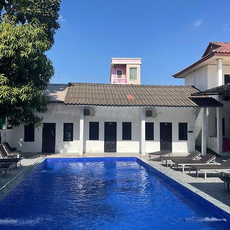 Top One Backpacker Hostel Vientiane Buitenkant foto