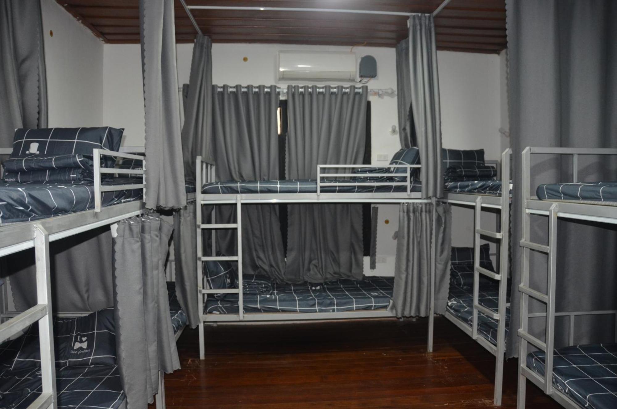 Top One Backpacker Hostel Vientiane Buitenkant foto