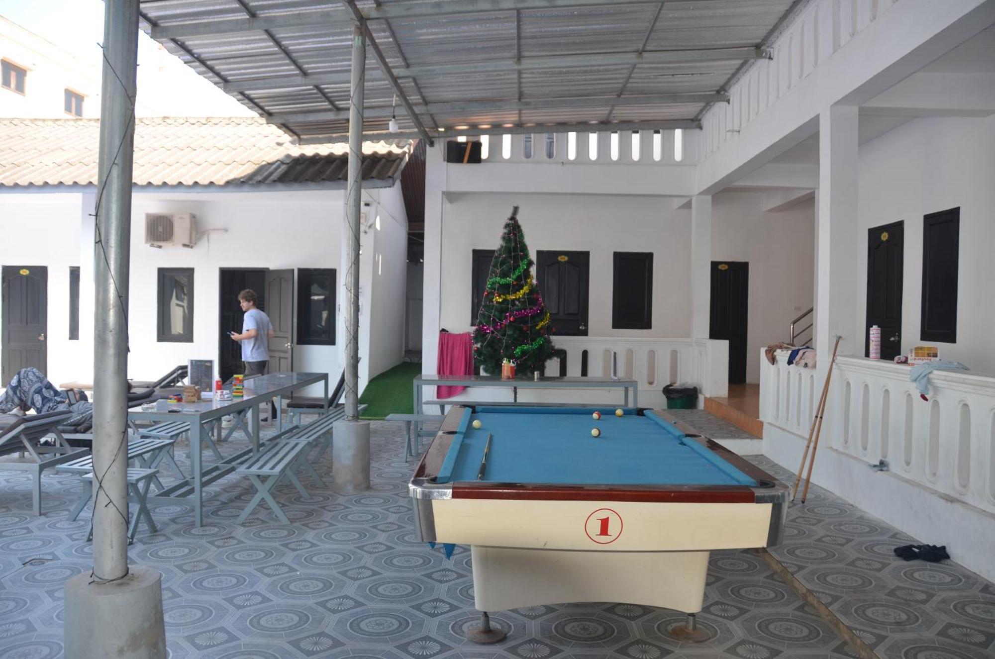 Top One Backpacker Hostel Vientiane Buitenkant foto